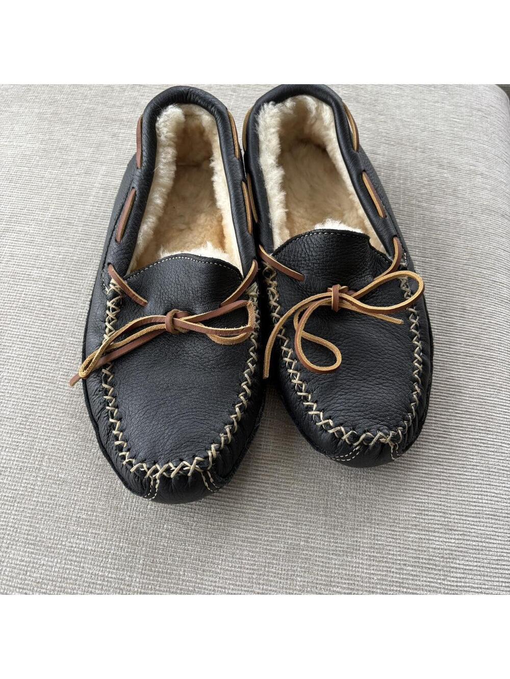 Minnetonka Men's Brown and Black Slipper